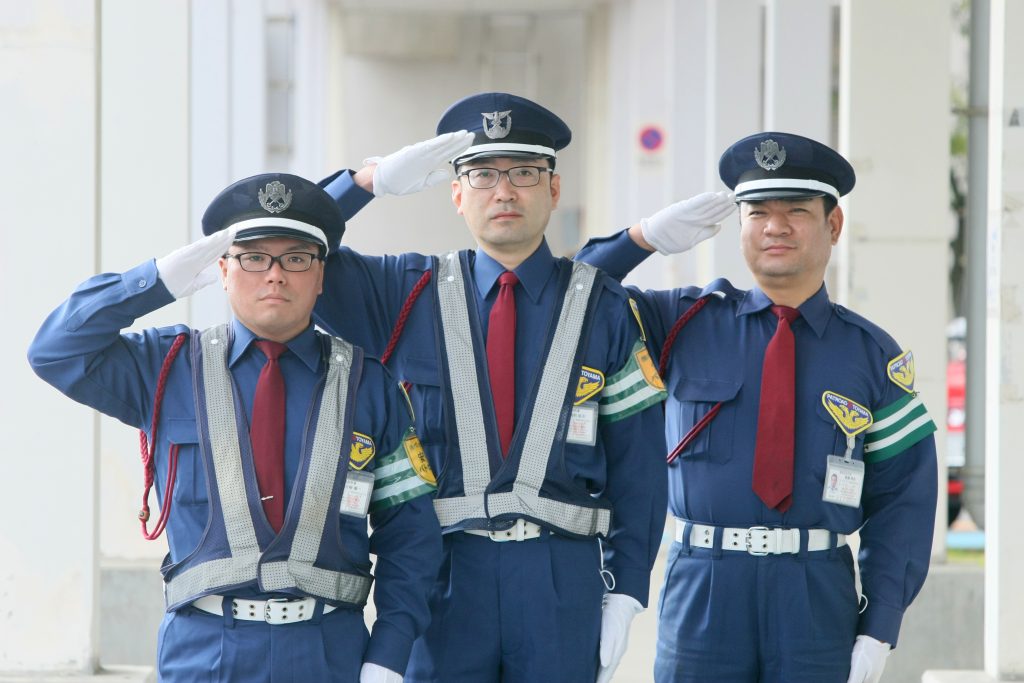 富山県最大級の警備会社だから現場数が安定!あなたの働きたい日に働けます♪
正社員としての雇用も行っているのでお気軽にお問い合わせください♪